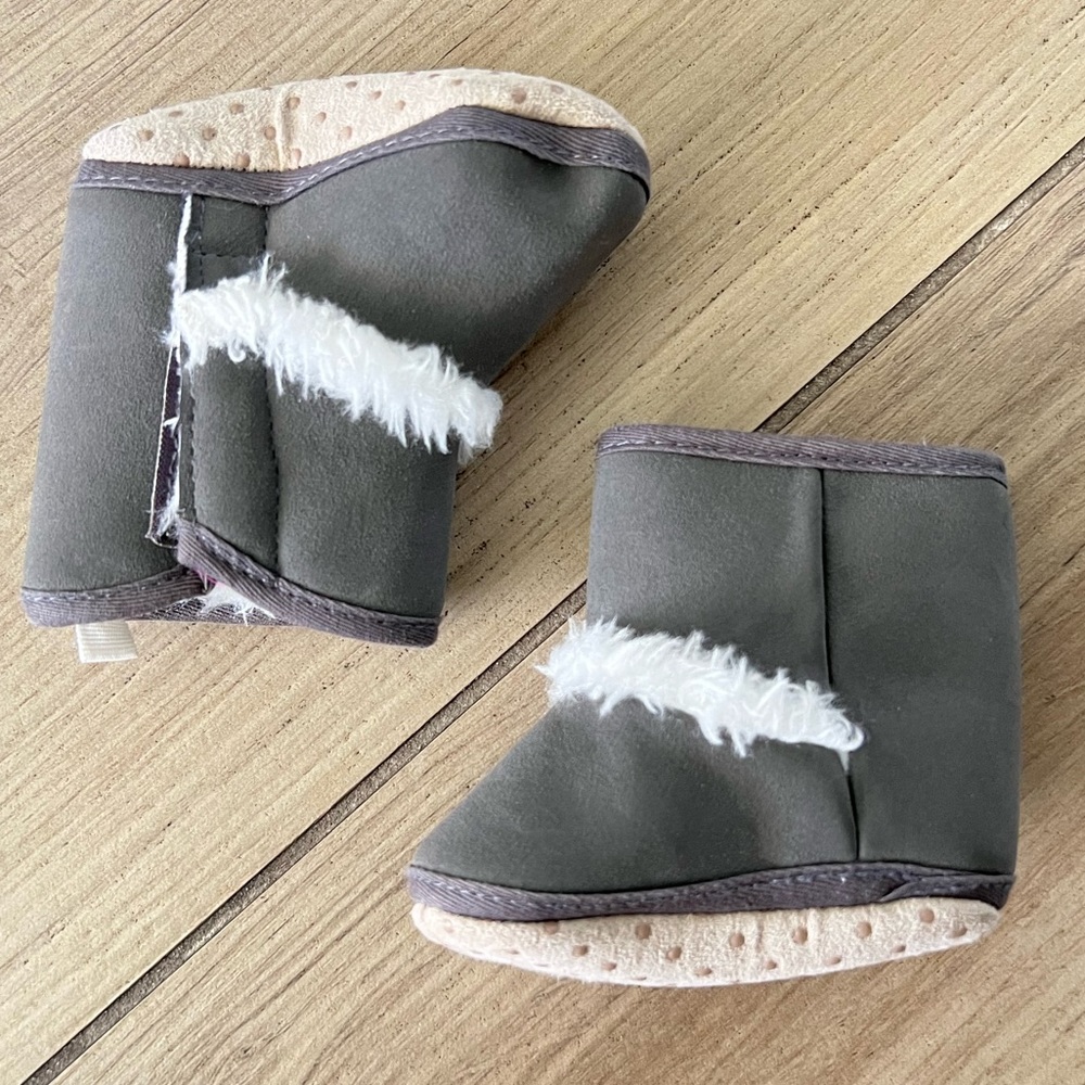 Old Navy Grey Fur baby booties 0-3 months
